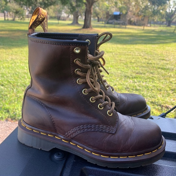 DR. MARTENS 1460 CRAZY HORSE LEATHER LACE UP BOOTS - (Ladies 6/Mens 5) - Picture 2 of 9